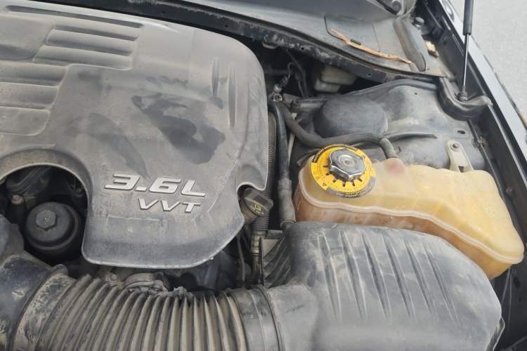 Used Chrysler 300C 2012 3.6L Luxury Edition Engine Bay Left