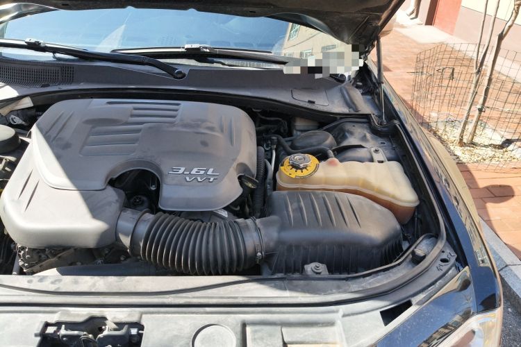 Used Chrysler 300C 2012 3.6L Luxury Edition Engine Bay Left