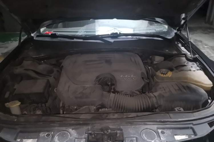 Used Chrysler 300C 2012 3.6L Luxury Edition Engine Bay