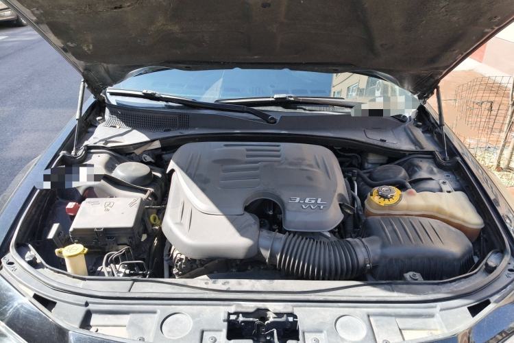 Used Chrysler 300C 2012 3.6L Luxury Edition Engine Bay