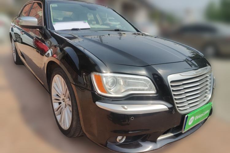Used Chrysler 300C 2012 3.6L Luxury Edition Front Right 45 Deg