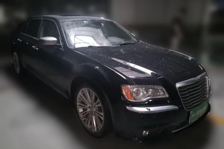 Used Chrysler 300C 2012 3.6L Luxury Edition Front Right 45 Deg
