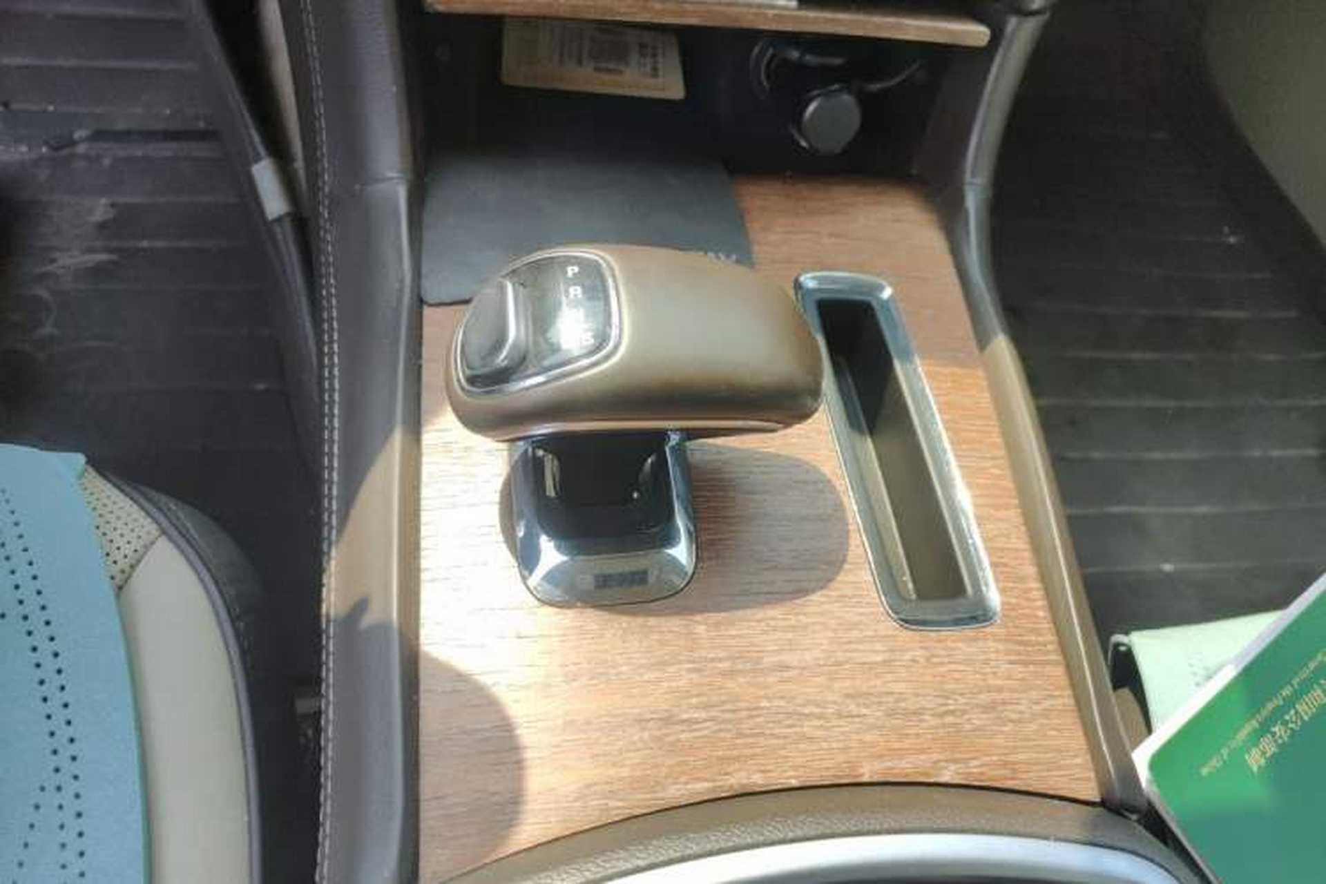 Used Chrysler 300C 2012 3.6L Luxury Edition Gear Lever