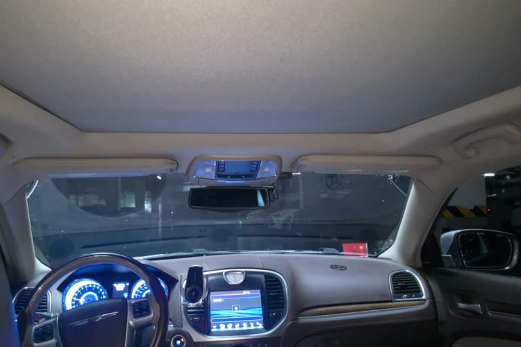 Used Chrysler 300C 2012 3.6L Luxury Edition Headliner