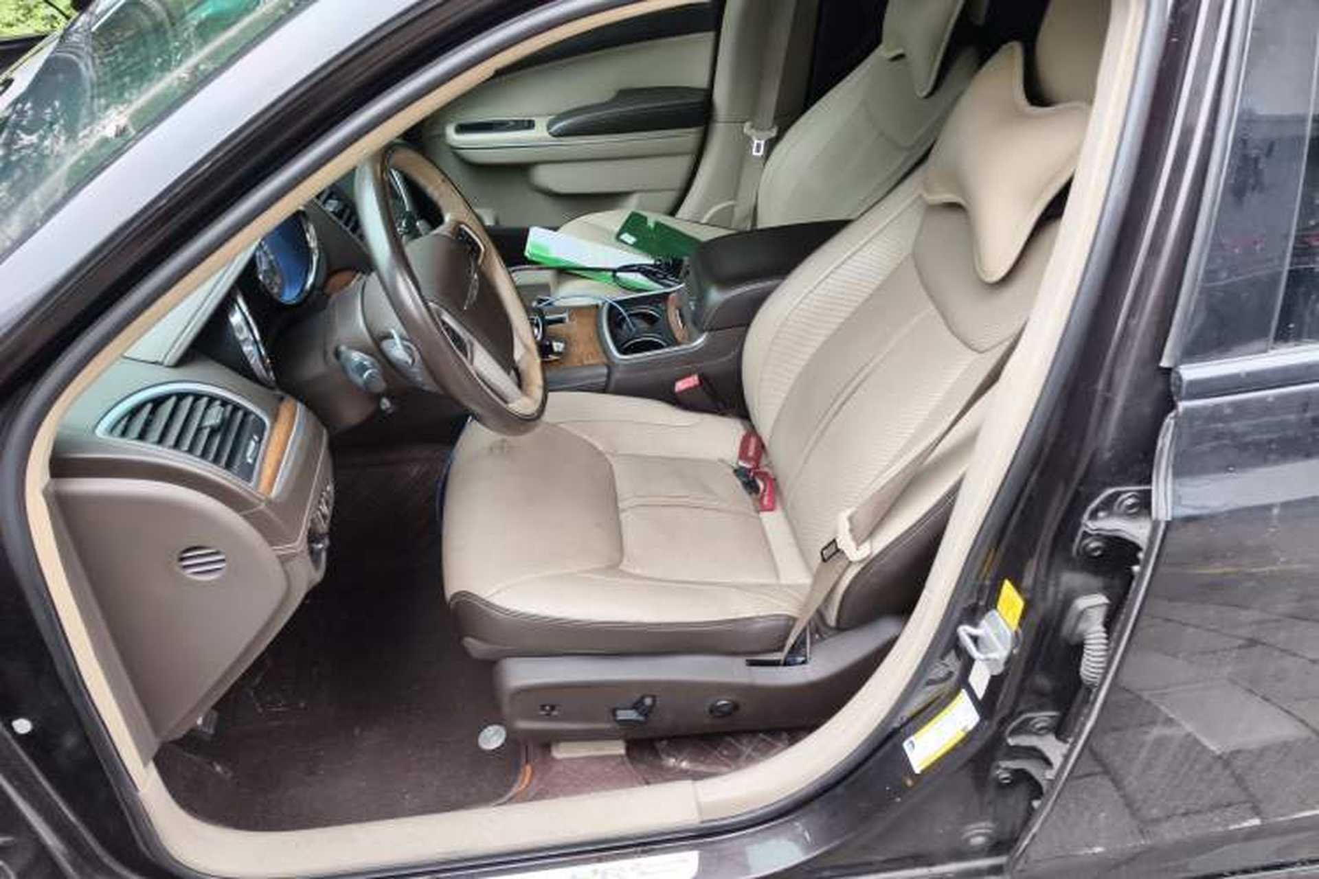 Used Chrysler 300C 2012 3.6L Luxury Edition Left Front Seat