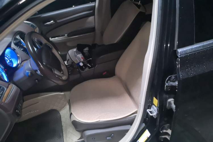 Used Chrysler 300C 2012 3.6L Luxury Edition Left Front Seat