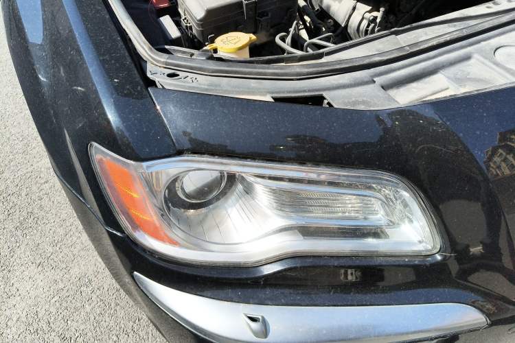 Used Chrysler 300C 2012 3.6L Luxury Edition Right Front Headlight