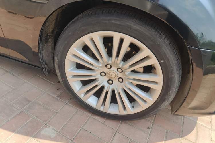 Used Chrysler 300C 2012 3.6L Luxury Edition Right Front Wheel Hub