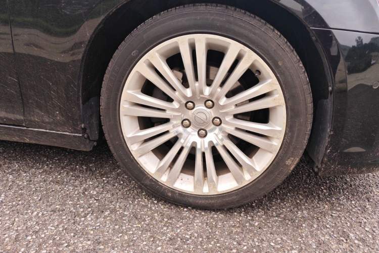 Used Chrysler 300C 2012 3.6L Luxury Edition Right Front Wheel Hub