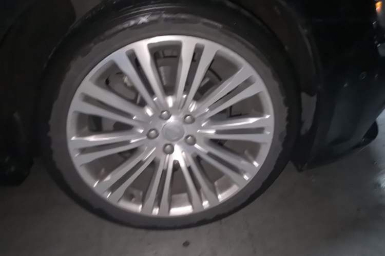 Used Chrysler 300C 2012 3.6L Luxury Edition Right Front Wheel Hub