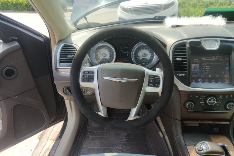 Used Chrysler 300C 2012 3.6L Luxury Edition Steering Wheel