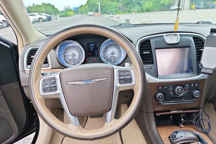Used Chrysler 300C 2012 3.6L Luxury Edition Steering Wheel