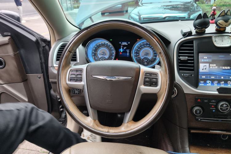 Used Chrysler 300C 2012 3.6L Luxury Edition Steering Wheel