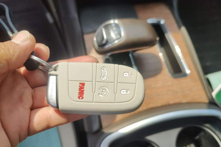 Used Chrysler 300C 2012 3.6L Luxury Edition Vehicle Key