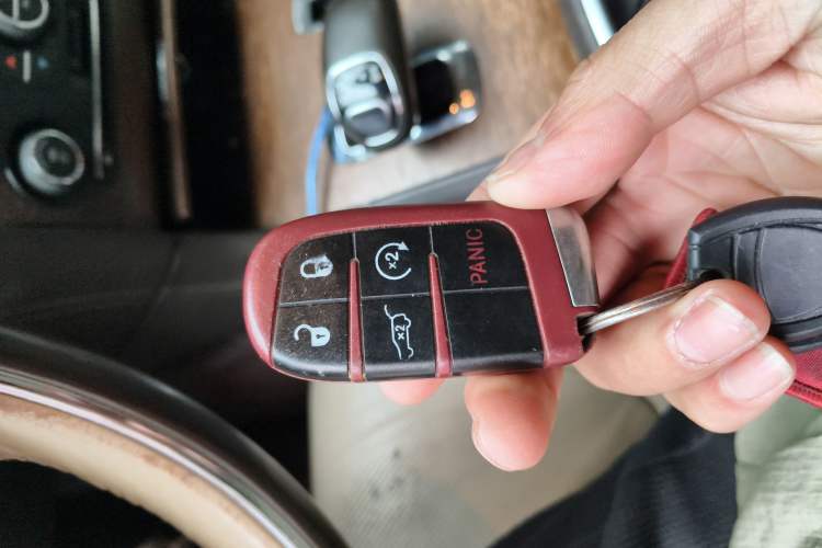 Used Chrysler 300C 2012 3.6L Luxury Edition Vehicle Key