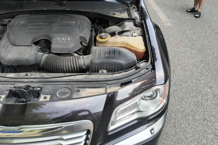 Used Chrysler 300C 2012 3.6L Luxury Edition Engine Bay Left