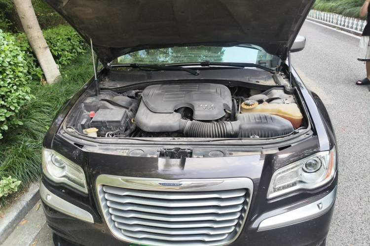 Used Chrysler 300C 2012 3.6L Luxury Edition Engine Bay