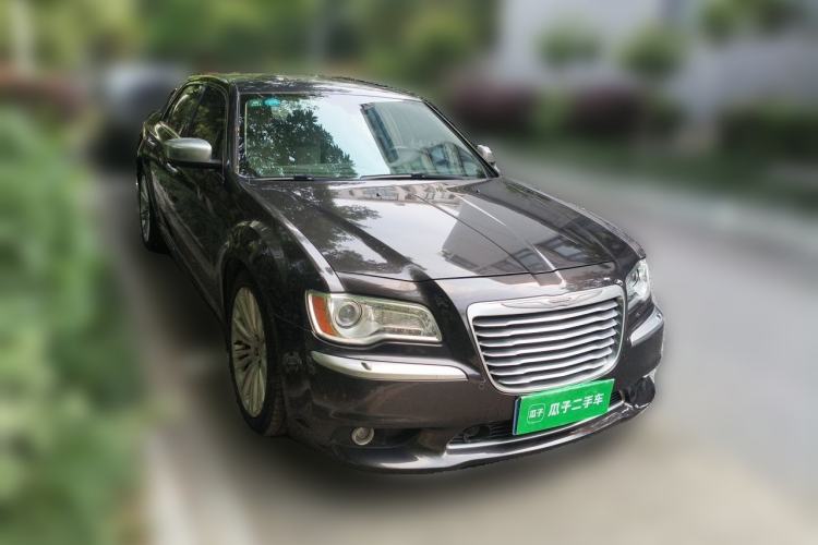 Used Chrysler 300C 2012 3.6L Luxury Edition Front Right 45 Deg