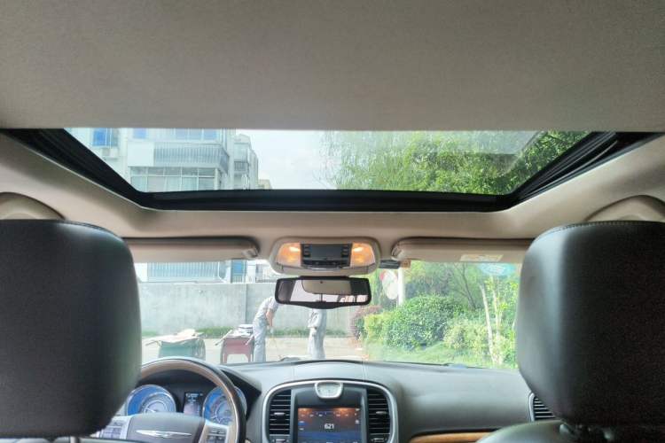 Used Chrysler 300C 2012 3.6L Luxury Edition Headliner