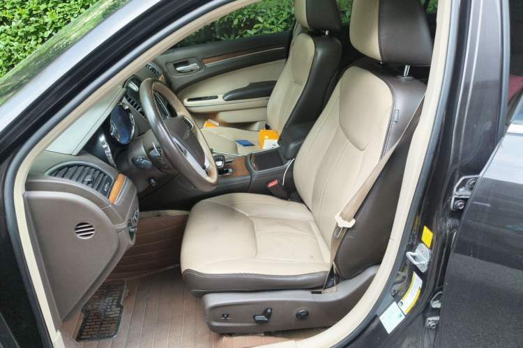 Used Chrysler 300C 2012 3.6L Luxury Edition Left Front Seat