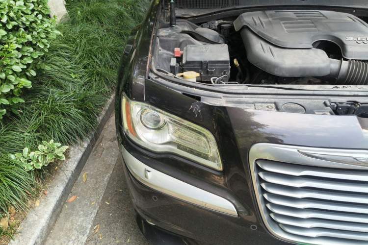 Used Chrysler 300C 2012 3.6L Luxury Edition Right Front Headlight