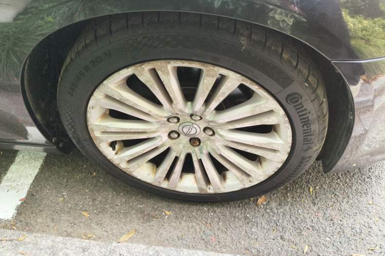 Used Chrysler 300C 2012 3.6L Luxury Edition Right Front Wheel Hub