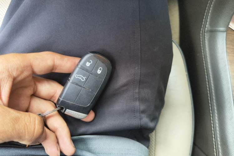 Used Chrysler 300C 2012 3.6L Luxury Edition Vehicle Key