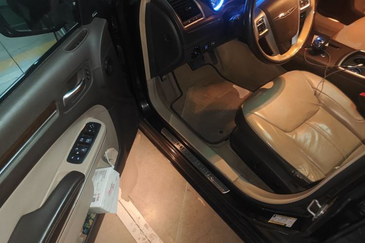 Used Chrysler 300C 2012 3.6L Luxury Edition Driver Seat