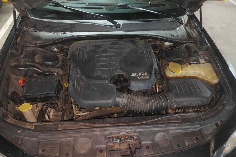 Used Chrysler 300C 2012 3.6L Luxury Edition Engine Bay