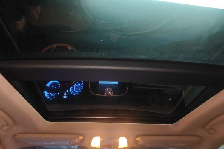 Used Chrysler 300C 2012 3.6L Luxury Edition Headliner