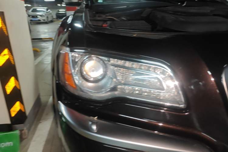 Used Chrysler 300C 2012 3.6L Luxury Edition Right Front Headlight