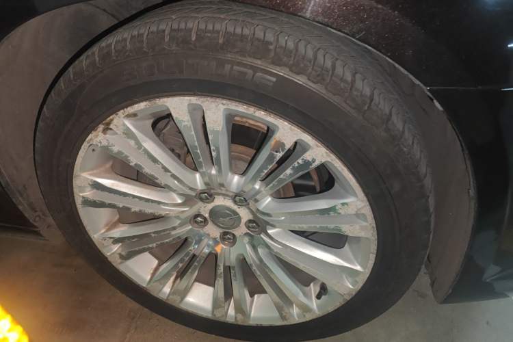 Used Chrysler 300C 2012 3.6L Luxury Edition Right Front Wheel Hub