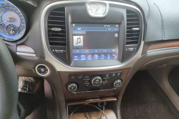 Used Chrysler 300C 2012 3.6L Luxury Edition Audio And AC Panel