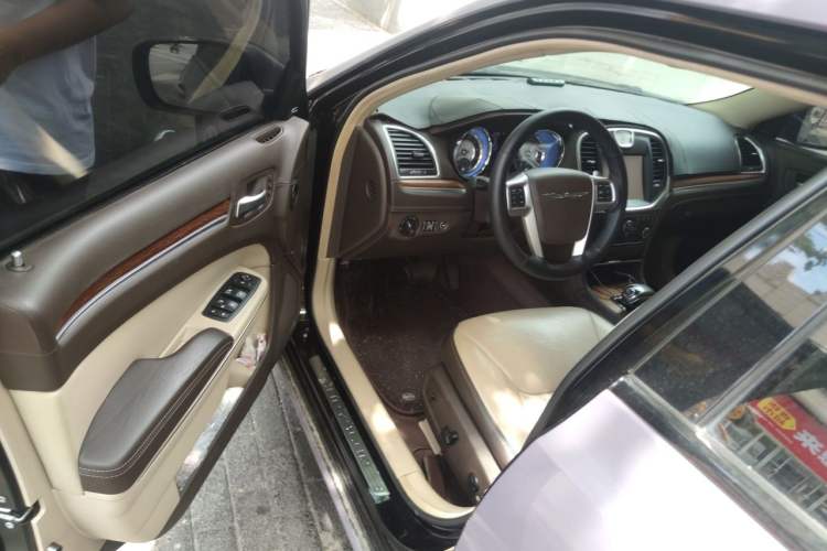 Used Chrysler 300C 2012 3.6L Luxury Edition Driver Seat