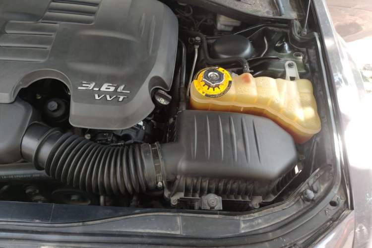 Used Chrysler 300C 2012 3.6L Luxury Edition Engine Bay Left