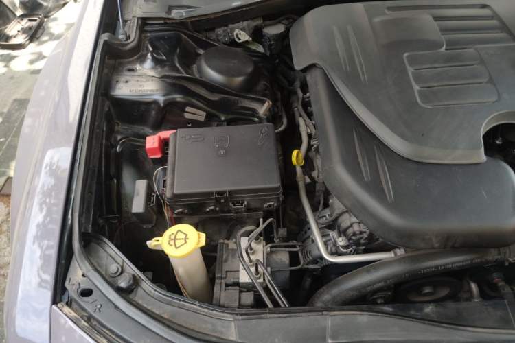 Used Chrysler 300C 2012 3.6L Luxury Edition Engine Bay Right