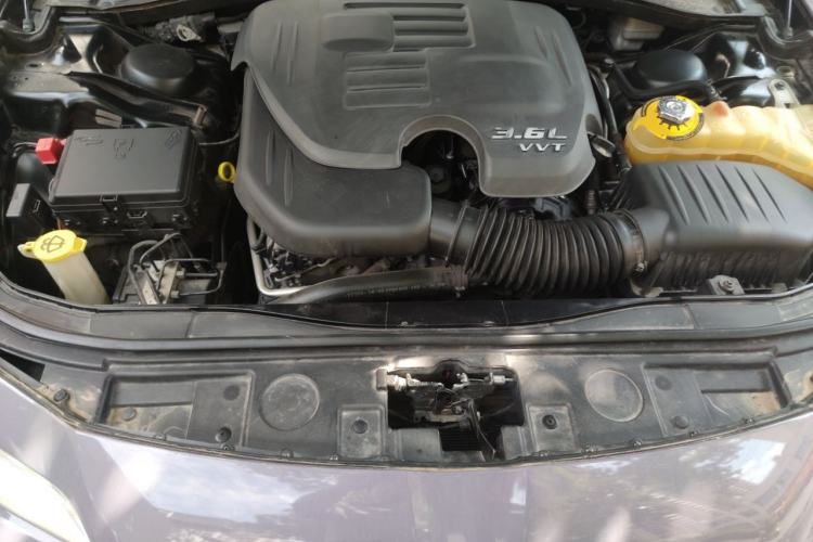 Used Chrysler 300C 2012 3.6L Luxury Edition Engine Bay