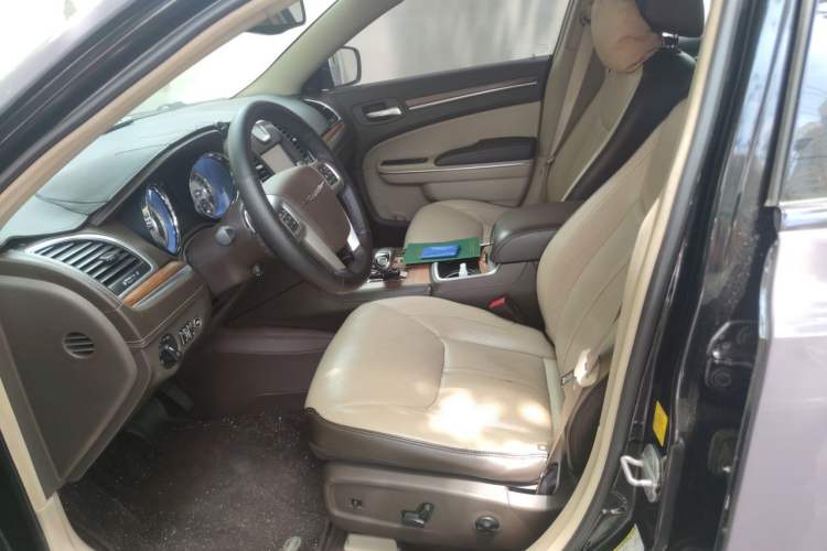 Used Chrysler 300C 2012 3.6L Luxury Edition Left Front Seat