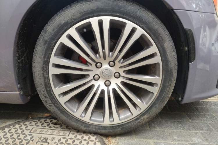 Used Chrysler 300C 2012 3.6L Luxury Edition Right Front Wheel Hub