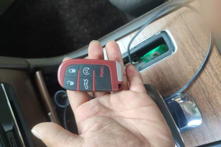 Used Chrysler 300C 2012 3.6L Luxury Edition Vehicle Key