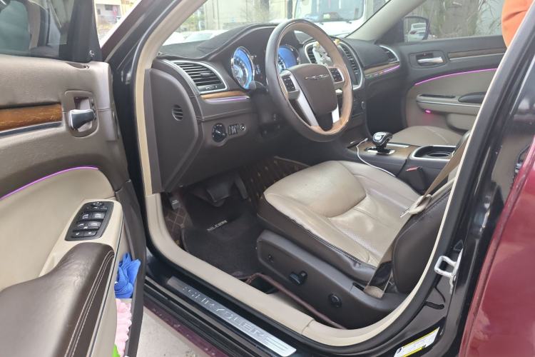 Used Chrysler 300C 2012 3.6L Luxury Edition Driver Seat