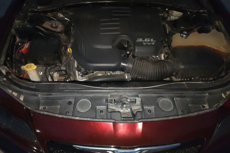 Used Chrysler 300C 2012 3.6L Luxury Edition Engine Bay