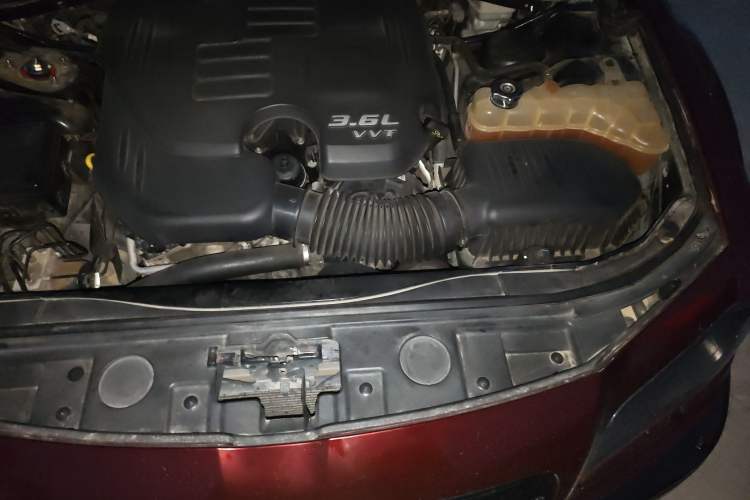 Used Chrysler 300C 2012 3.6L Luxury Edition Engine Bay Left