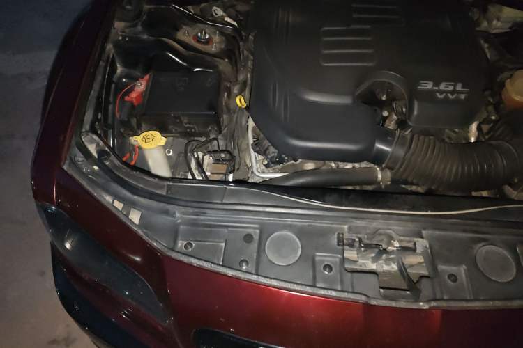 Used Chrysler 300C 2012 3.6L Luxury Edition Engine Bay Right