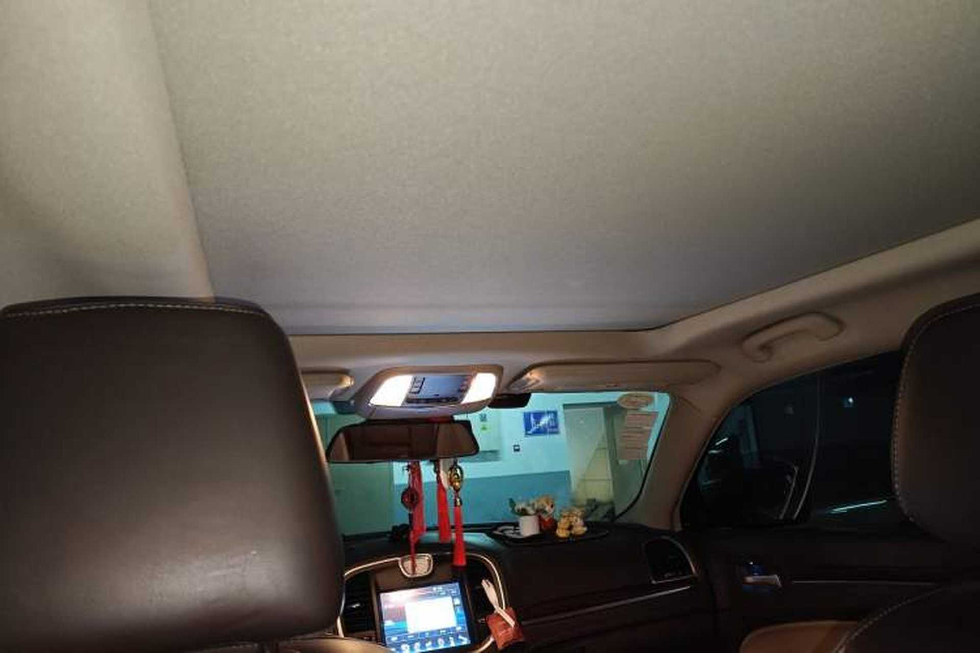 Used Chrysler 300C 2012 3.6L Luxury Edition Headliner