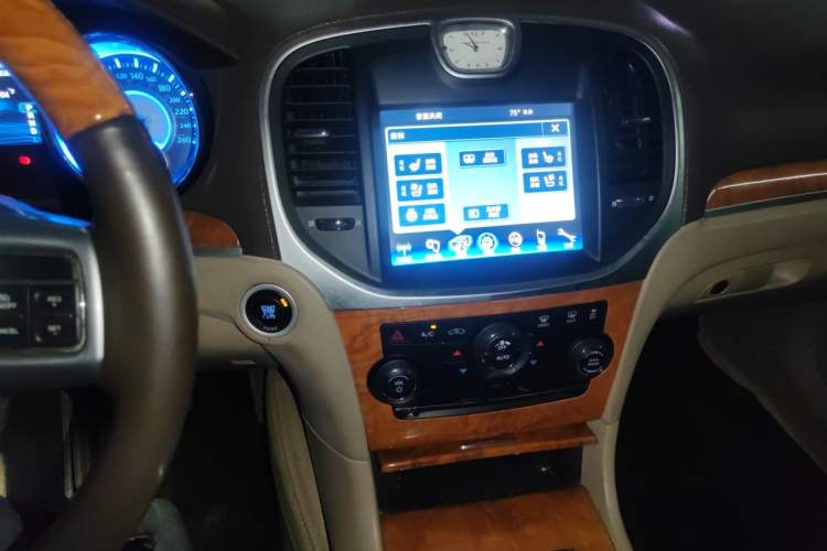 Used Chrysler 300C 2013 3.6L Luxury Edition Audio And AC Panel