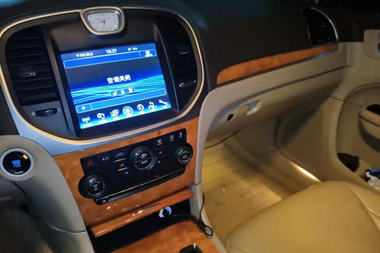 Used Chrysler 300C 2013 3.6L Luxury Edition Audio And AC Panel