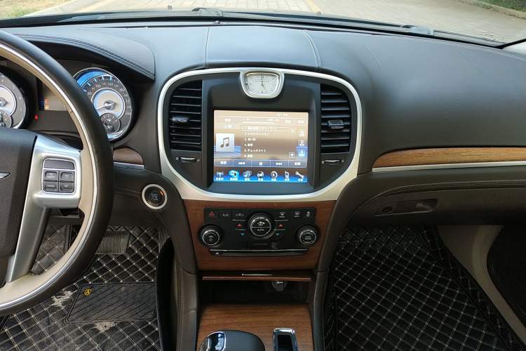 Used Chrysler 300C 2013 3.6L Premium Edition Audio And AC Panel
