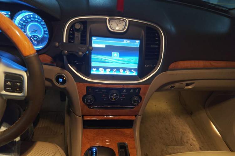 Used Chrysler 300C 2013 3.6L Luxury Edition Audio And AC Panel