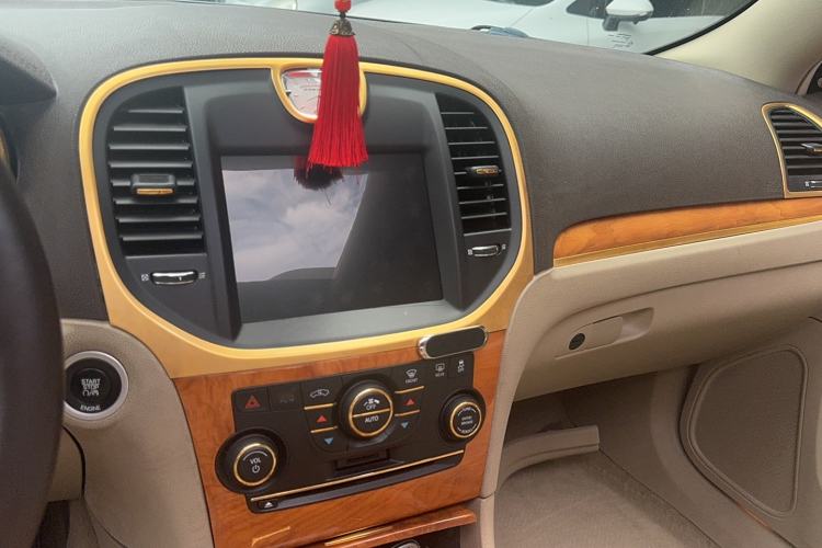Used Chrysler 300C 2013 3.6L Luxury Edition Audio And AC Panel